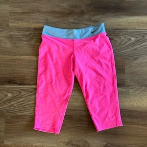 SOLD Nike Cropped Capri Leggings